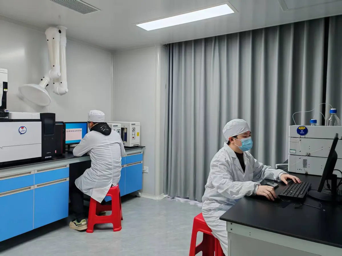 精密仪器室检验作业实拍