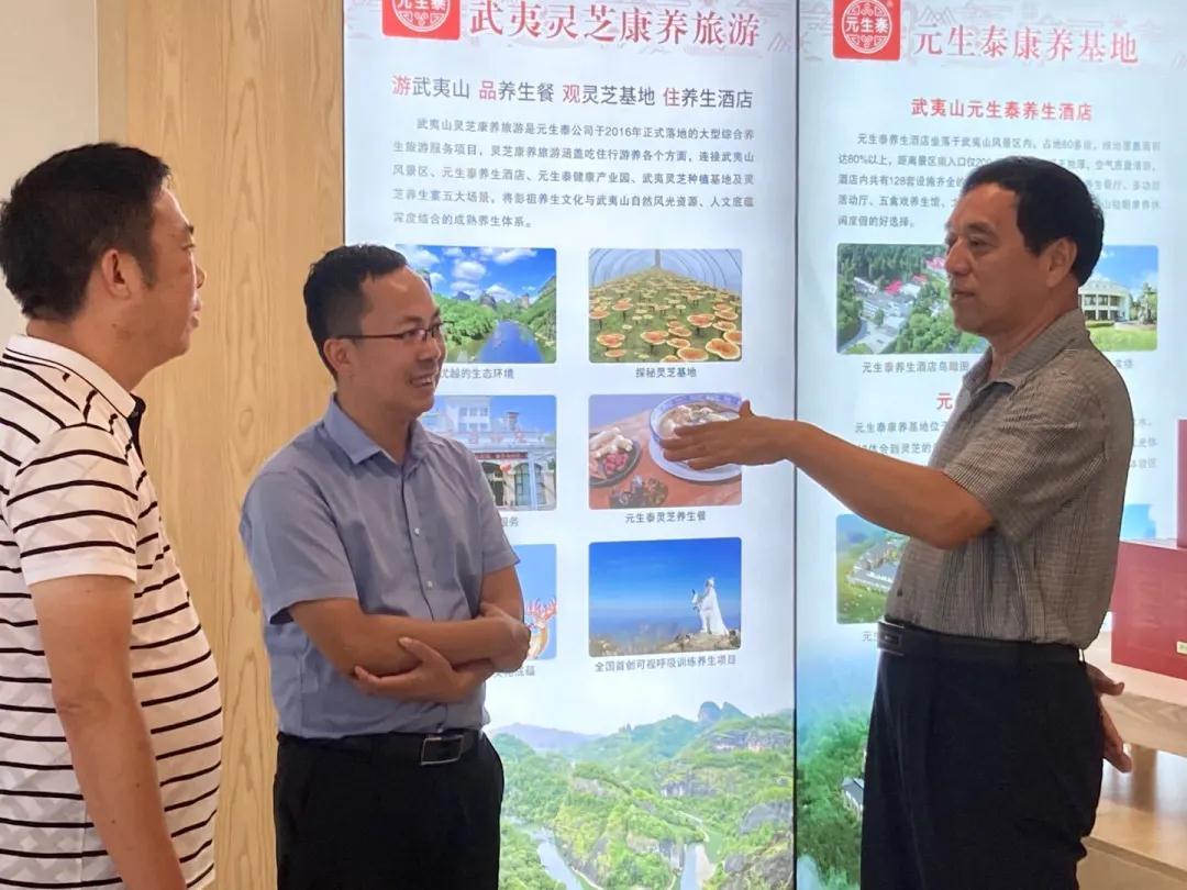原福建省委常委、省军区司令员熊安东将军莅临元生泰厦门医药研发中心视察指导(图3) 原福建省委常委、省军区司令员熊安东将军莅临元生泰厦门医药研发中心视察指导(图3)