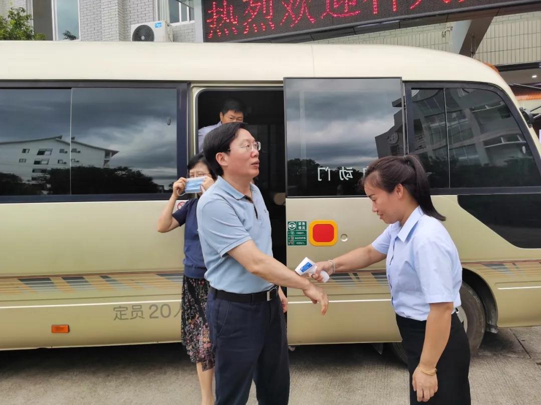 福建省人大常委会副主任檀云坤一行莅临元生泰视察指导(图1) 福建省人大常委会副主任檀云坤一行莅临元生泰视察指导(图1)