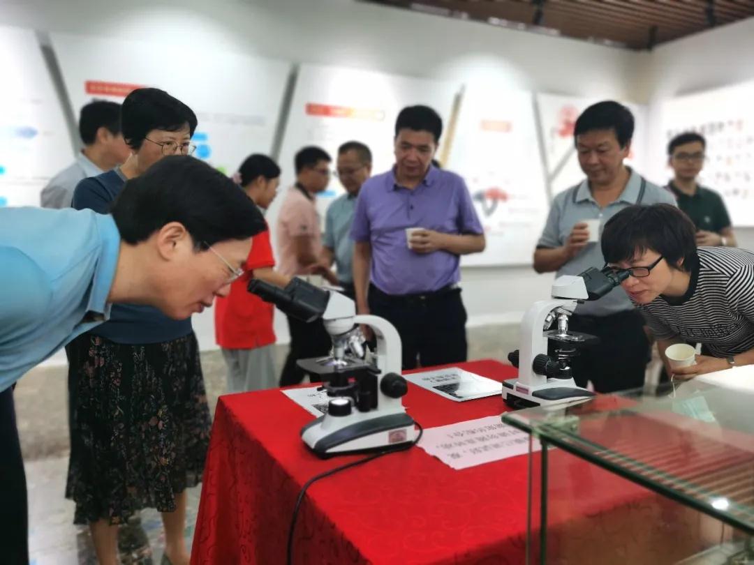 福建省人大常委会副主任檀云坤一行莅临元生泰视察指导(图6) 福建省人大常委会副主任檀云坤一行莅临元生泰视察指导(图6)