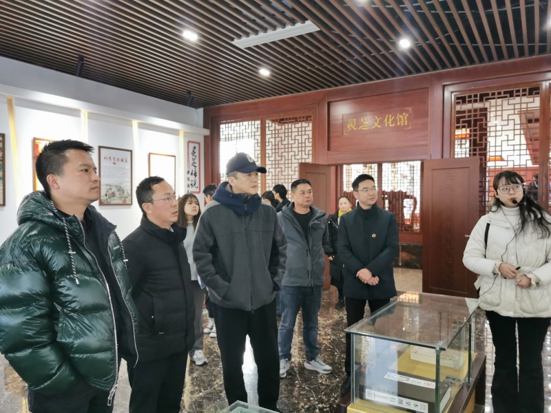 热烈欢迎知名演员、慈善家李亚鹏一行莅临元生泰参观考察(图4) 热烈欢迎知名演员、慈善家李亚鹏一行莅临元生泰参观考察(图4)