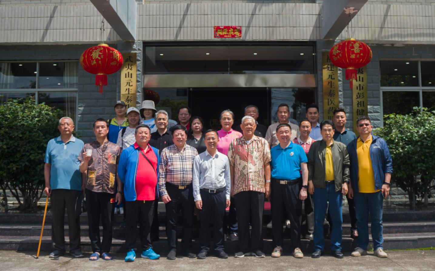 空军原副司令员何为荣中将一行莅临元生泰参观考察(图1) 空军原副司令员何为荣中将一行莅临元生泰参观考察(图1)