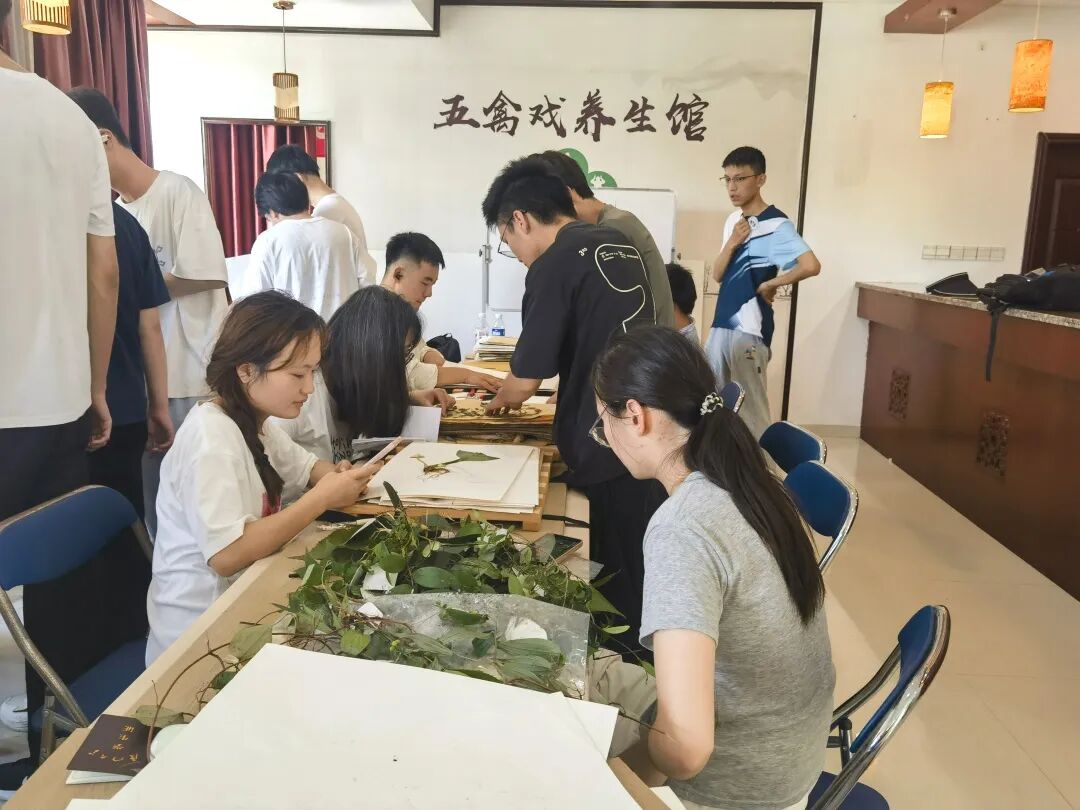 产学研融合十五载!元生泰再迎厦大药学院师生赴武夷采药研学之旅(配图 11)